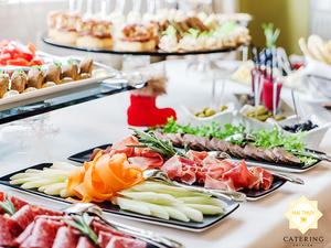 Món ăn là yếu tố quan trong trong buổi tiệc đám hỏi