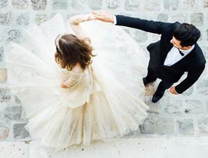 Kỉ niệm ngày cưới vui vẻ và đáng nhớ