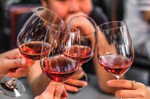 Buổi tiệc liên hoan chúc mừng sự thành công của công ty