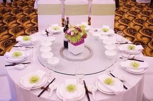 Bàn tiệc được set up sang trọng