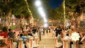 Không gian tiệc tràn ngập hạnh phúc