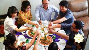 Bữa tiệc tại ngôi nhà thân yêu luôn hiện hữu sự vui vẻ