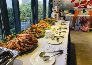 Các hình thức tổ chức tiệc buffet lưu động tuyệt vời mà bạn cần biết