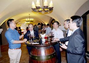 Các hình thức tổ chức tiệc buffet lưu động tuyệt vời mà bạn cần biết