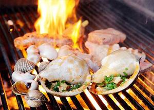 Vì sao nên tổ chức tiệc buffet lưu động tại hồ bơi?